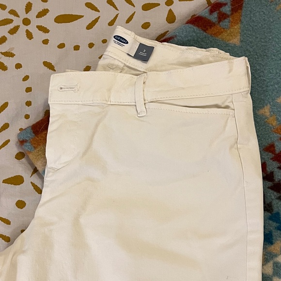 Stylish Men's Cream Chinos - Picture 3 of 9
